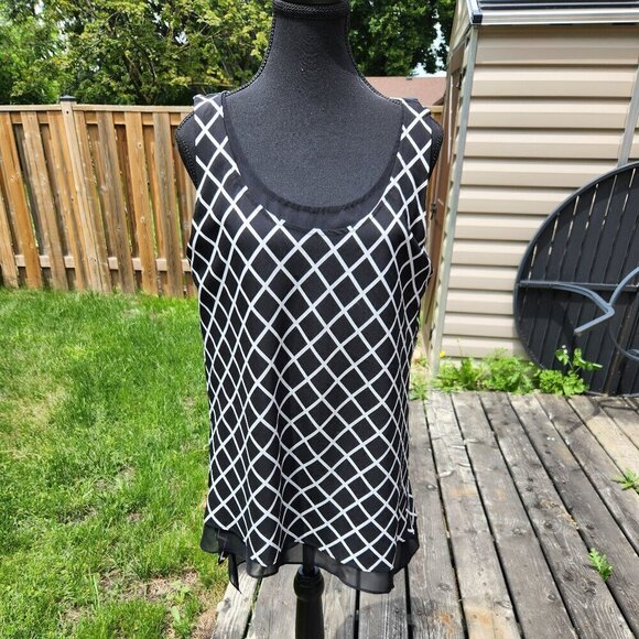P301. Laura checked tunic |M - Picture 1 of 5